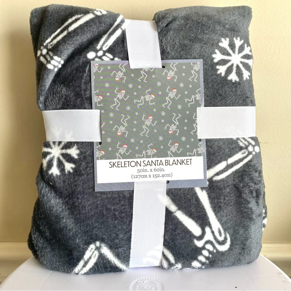Holiday Print Plush Blanket 50in X 60in - Skeleton Santa Blanket Hallomas NWT